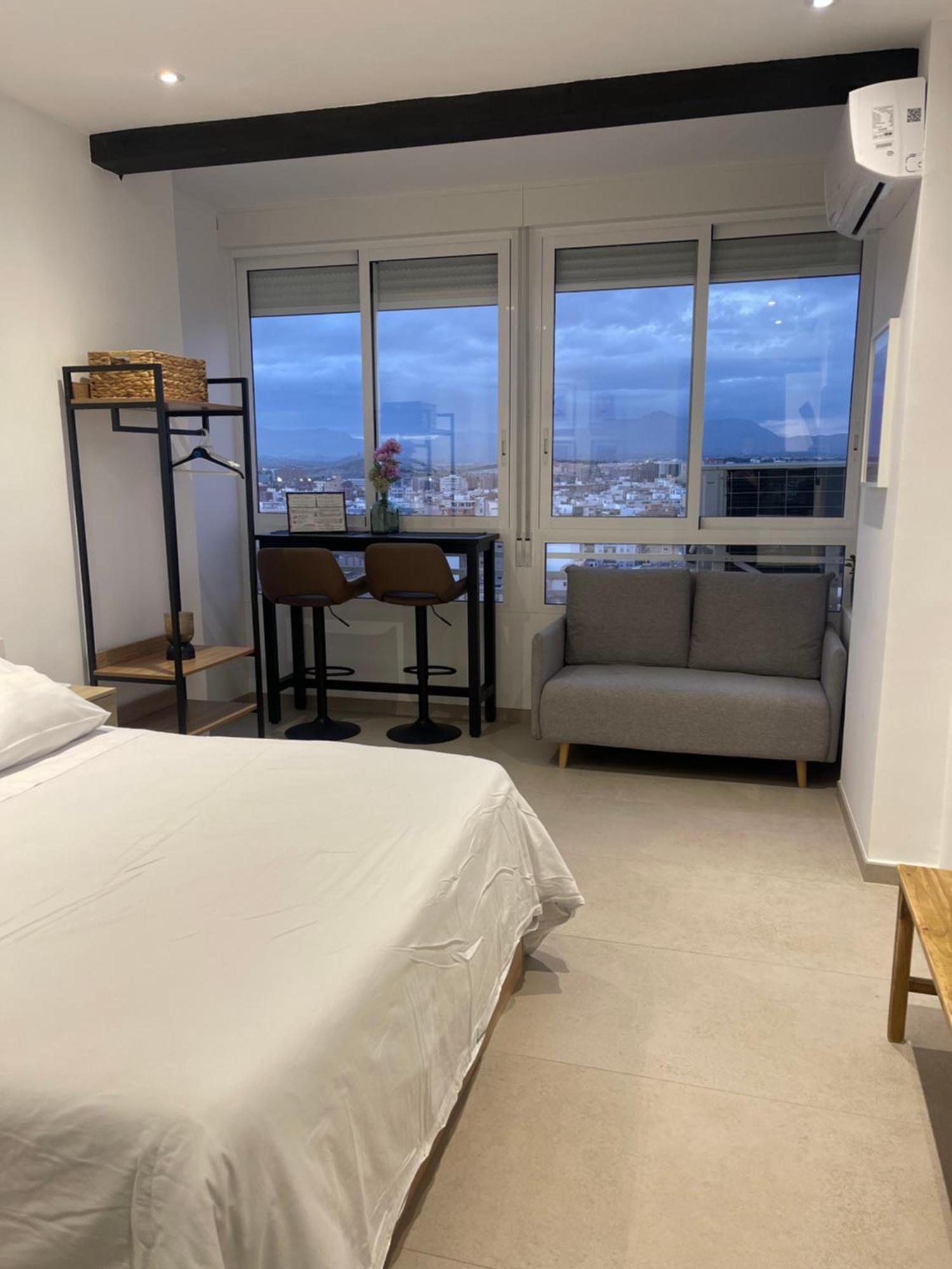 Sky Views Studio In City Centre Alicante Exterior photo